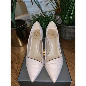 ✨Vince Camuto Suede Pumps✨